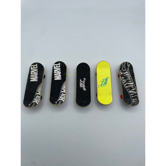 Marvel and Hot wheels mini skateboards and finger board lot of 5 - Picture 4 of 6